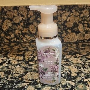 White Barn Vanilla Birch Gentle & Clean Foaming Hand Soap